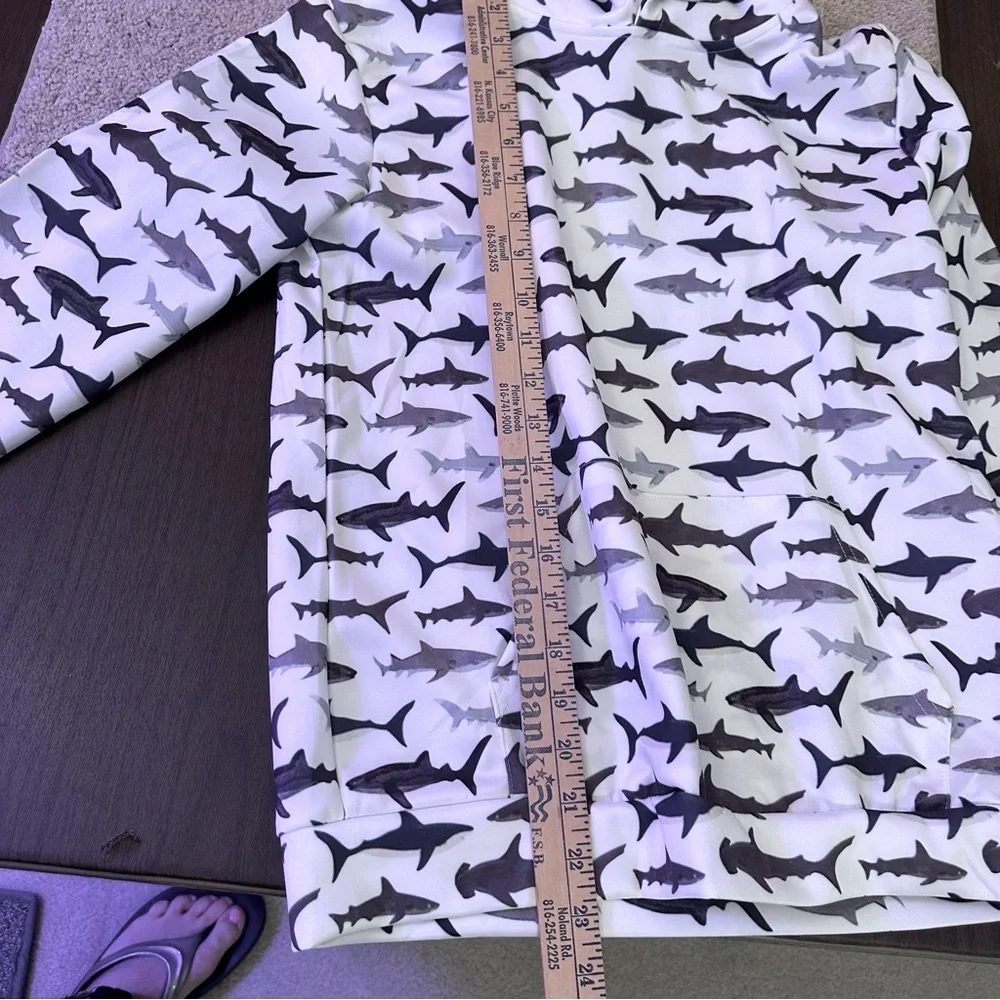 NEW Shark Pattern Lightweight Hoodie Great for Boys and Girls‎ Size XLarge